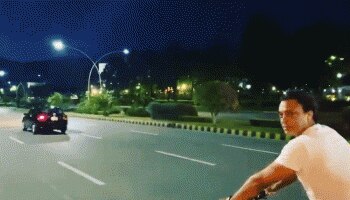 লকডাউন ভেঙে সাইকেল চালিয়ে সমালোচনার মুখে প্রাক্তন পাক পেসার 