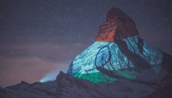 হিমালয়ের বন্ধু আল্পস! সুইস শৃঙ্গের চূড়ায় আলোকিত তেরঙা, করোনা—যুদ্ধে ঐক্যের ডাক