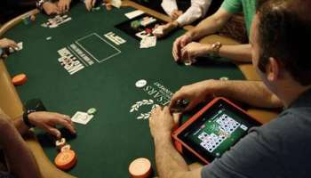 অভিজাত ফ্ল্যাটে জুয়ার আসর, পুলিসের হানাদারিতে গ্রেফতার জনপ্রিয় অভিনেতা 