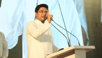 ৪০ পেরলেই তৃণমূল যুবতে এবার 'নো এন্ট্রি', কড়া নির্দেশ অভিষেকের