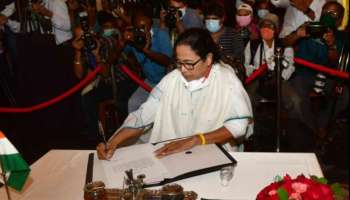 শপথ নেওয়ার পর প্রশাসনে রদবদল, ২ জেলার DM-কে সরালেন Mamata 
