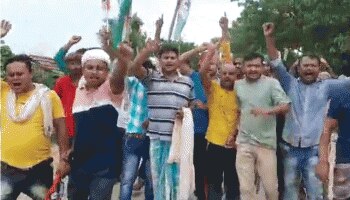 বন্দুক দেখিয়ে পঞ্চায়েত সদস্যদের অপহরণের অভিযোগ, পুলিসের সামনেই তুলকালাম হরিশ্চন্দ্রপুর