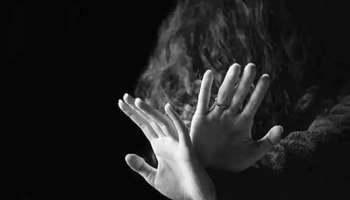 Malda: মূক ও বধির তরুণীকে 'ধর্ষণ'-এর পর প্রাণে মেরে ফেলার চেষ্টা, হাসপাতালে নির্যাতিতা