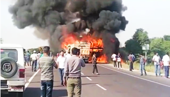 Road Accident: মর্মান্তিক! বাস-ট্যাঙ্কারের সংঘর্ষে অগ্নিদগ্ধ হয়ে মৃত্যু ১২ জনের