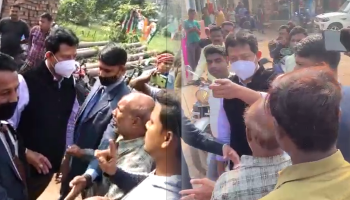 Video: 'মীরজাফর, গদ্দার দূর হাটাও' রাজীব বন্দ্যোপাধ্যায়কে ঘিরে ডোমজুড়ে তুমুল 'বিক্ষোভ'