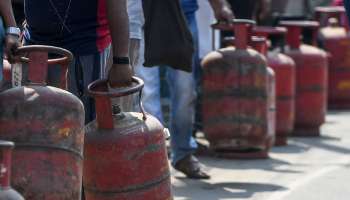 LPG Cylinder: নতুন বছরের প্রথম দিনেই সুখবর! কমছে গ্যাস সিলিন্ডারের দাম! 