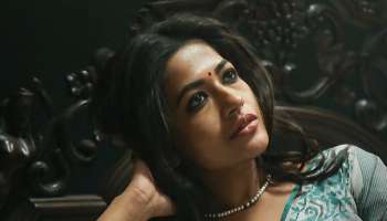 Azmeri Haque Badhon: &#039;আমরা ধর্ম নিয়ে রাজনীতি করি, ব্যবসা করি, ধর্মকে বিক্রিও করি&#039;,টিপ বিতর্কে সরব আজমেরি হক বাঁধন