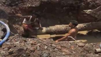 Barabazar: জলের পাইপ ফেটে বড়বাজারে রাস্তায় ধস, যানজটের আশঙ্কা