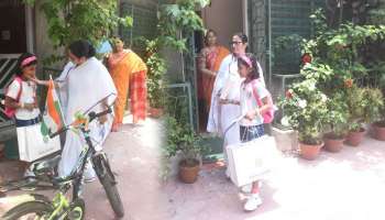 CM Mamata Banerjee: মুখ্যমন্ত্রীকে একবার দেখার ইচ্ছে, সাইকেলে মালদহ থেকে কালীঘাটে ছোট্ট সায়ন্তিকা