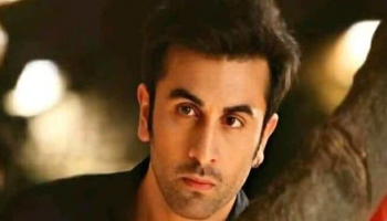 Ranbir Kapoor : দুর্ঘটনার মুখে রণবীর কাপুর, ভাঙল গাড়ির কাঁচ