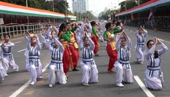 কুচকাওয়াজ, সাংস্কৃতিক অনুষ্ঠানে রেড রোডে পালিত স্বাধীনতা দিবস 