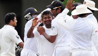 টেস্টে প্রথম বাঁ হাতি বোলার হিসাবে ইনিংসে ৯ উইকেট নিয়ে নজির হেরাথের