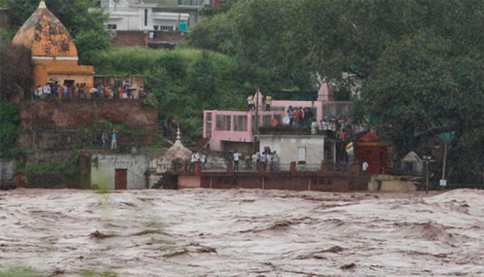 উদ্ধারকাজ নিয়ে বন্যা বিধ্বস্ত জম্মু-কাশ্মীরে বাড়ছে ক্ষোভ, মৃত ২১৫, এখনও আটক লক্ষাধিক