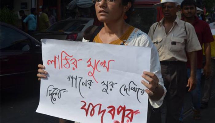 নগরপালের &#039;সশস্ত্র বহিরাগত&#039; তত্ত্ব উড়িয়ে দিয়ে যাদবপুরের পাশে দাঁড়ানোর শপথ নিল প্রেসিডেন্সি  