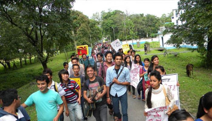 তৃণমূলের মিছিলে যোগদান যাদবপুরের নির্যাতিতার বাবার, রাতারাতি বয়ান বদল করে জানালেন আন্দোলনের প্রয়োজনীয়তা নেই 