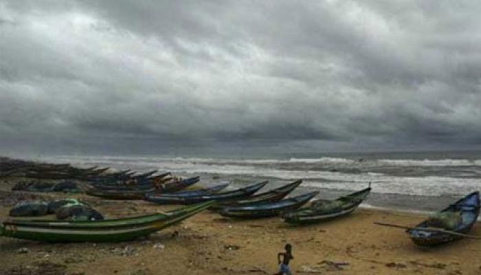CYCLONE LIVE: অন্ধ্র উপকূলের কাছাকাছি অবস্থান করছে হুদহুদ 
