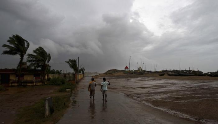 হুদহুদ হানায় অন্ধ্র,ওড়িশা লন্ডভন্ড। &#039;অপারেশন লেহর&#039;-এ জীবনে ফেরার যুদ্ধ শুরু