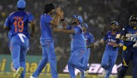 ধাওয়ান লোহাচুর, রাহানে গন্ধক, ইশান্ত কাঠকয়লায় কোহলিদের জয়ের তুবড়িতে কটকে 'লেট দিওয়ালি'