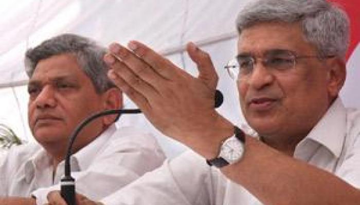 কারাটের সামনেই ইয়েচুরির মতের পক্ষে সওয়াল সিপিআইএম রাজ্য কমিটির সদস্যদের একাংশ