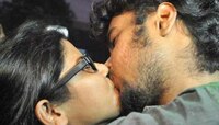 ঐক্যবদ্ধ কলরবও দ্বিখণ্ডিত চুম্বন প্রতিবাদে
