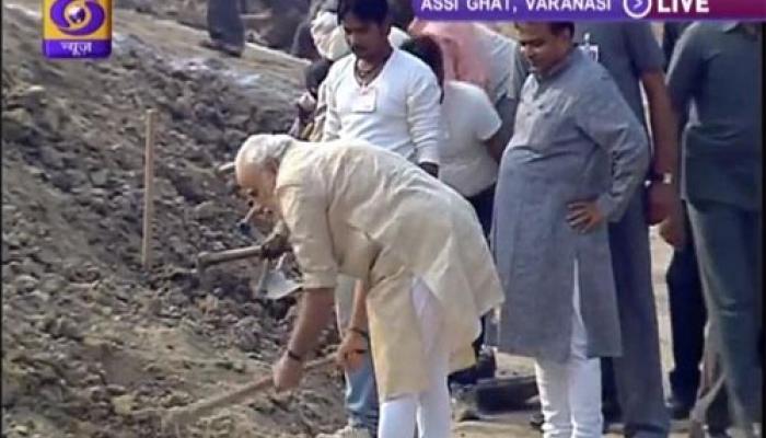 LIVE: বারানসীর অশি ঘাটে সাফাই অভিযানে প্রধানমন্ত্রী 