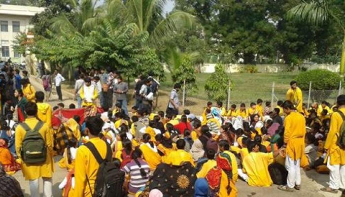 তোলা চলবে না ইন্টারনাল কোটা, প্রতিবাদে টেস্ট পরীক্ষা বয়কট বিশ্বভারতীর তোলা চলবে না ইন্টারনাল কোটা, প্রতিবাদে টেস্ট পরীক্ষা বয়কট বিশ্বভারতীর