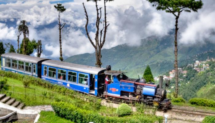 কার্শিয়াংয়ে টয় ট্রেন দুর্ঘটনা, মৃত ১