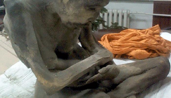 ধ্যানমগ্ন অবস্থায় ২০০ বছরের পুরানো বৌদ্ধ সন্ন্যাসীর মমি খোঁজ মিলল