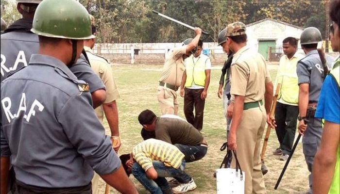 পরীক্ষার্থীর ব্যাগ থেকে উদ্ধার ১৭টি মোবাইল ও গোছা গোছা টুকলির কপি