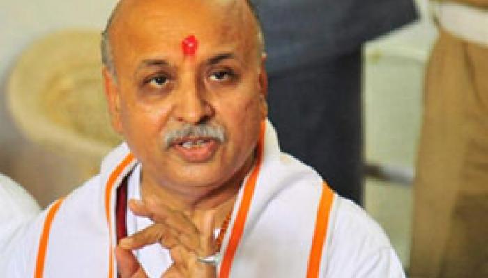 রায়গঞ্জে আজ ১৪৪ ধারার মাঝেই ভিএইচপি-র সভা, যোগ দিচ্ছেন না তোগাড়িয়া