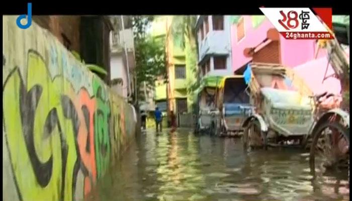 বৃষ্টিতে বোঝাই যাচ্ছে না বাইপাসে কোনটা জমি আর কোনটা নদী   