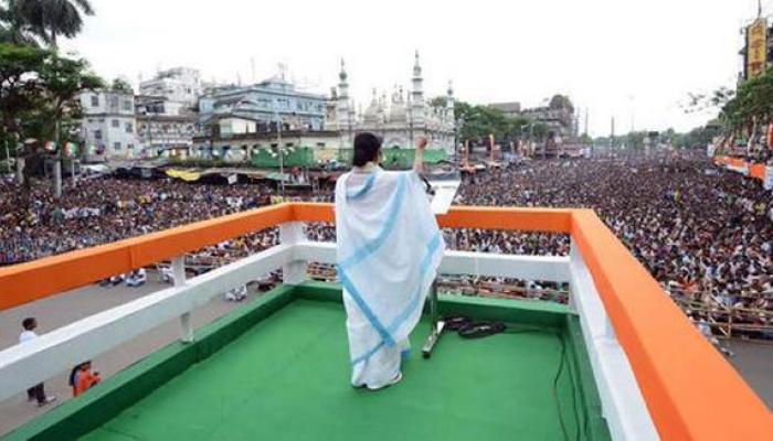 দিদির শাসন ভুলে শাসনে সেই গোষ্ঠীকোন্দল