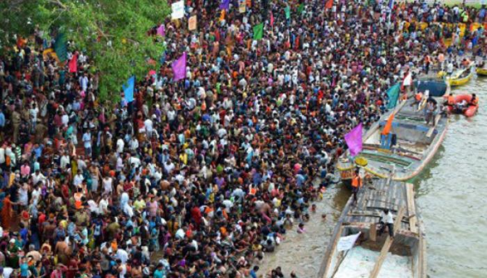 গোদাবরীর ঘাটে ভিক্ষা নয়, ৫ হাজার টাকা ক্ষতিপূরণের প্রস্তাব অন্ধ্র সরকারের, ফেরালেন ভিখারিরা