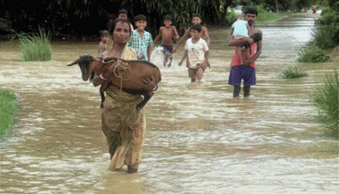 &#039;বাঁধ ভেঙে বান এসেছে বানভাসি&#039; 