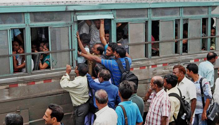 কলকাতায় ভিড় বাসে পকেট কেটে ১০ হাজার টাকা ছিনতাই 