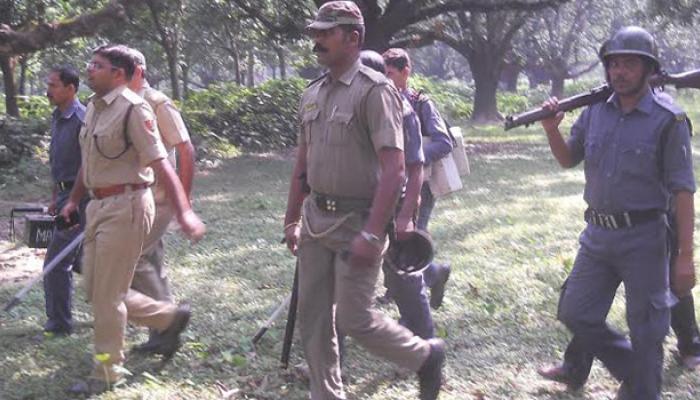 মালদা এখন &#039;কারগিল&#039;, রাতভর গুলিতে মালদার কালিয়াচক আতঙ্কে দিন গুনছে, নিহত ১