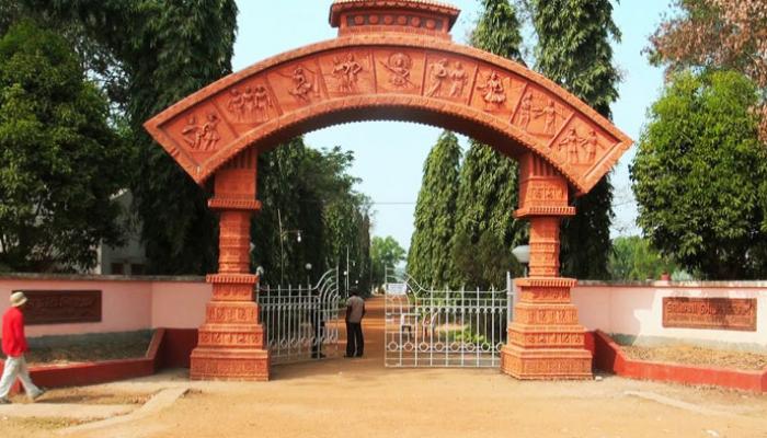 শান্তিনিকেতনে অশান্তির কালো মেঘ