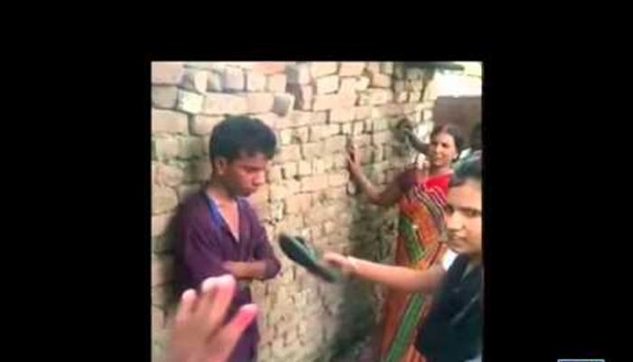ইভটিজিংয়ের জবাব, জুতোর ঘা মেরে রাগ কমালো স্কুল ছাত্রী