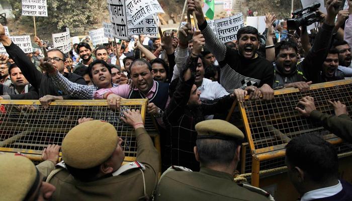 JNU-য়ে কানহাইয়াকাণ্ডে চাপ বাড়ল পুলিসের ওপর