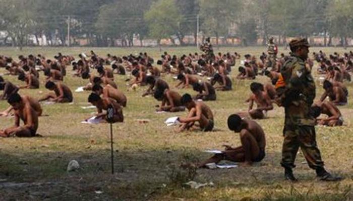 টোকাটুকি রুখতে কেবল অন্তর্বাসেই পরীক্ষা