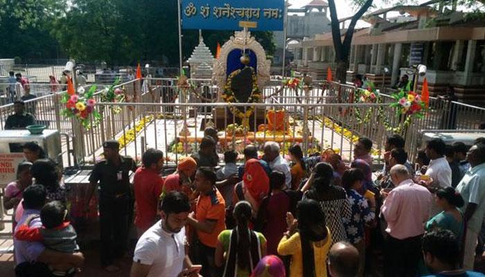 ৬০ বছর পর মহারাষ্ট্রের শনি মন্দিরে প্রবেশে অধিকার পেলেন মহিলারা