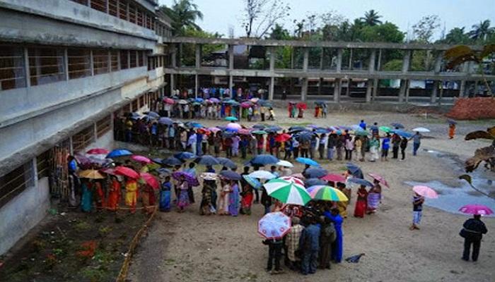 খণ্ডঘোষে বাম ভোটারদের হুমকি, রায়নায় বসতে দেওয়া হল না বিরোধী এজেন্টকে 