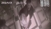 OMG! শ্লীলতাহানির 'শিক্ষা' দিতে অভিযু্ক্তকে যেভাবে মারলেন যুবতী (ভিডিও) 