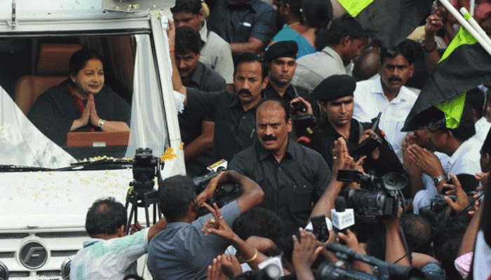 শপথ নেওয়ার পরই যে পাঁচ ''উপহার'' জয়ললিতার