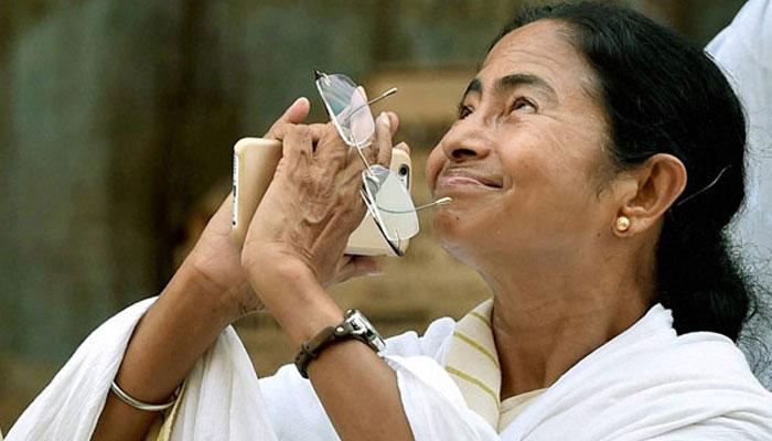 এখন মমতা ব্যানার্জি কী ফোন ব্যবহার করেন? কত দাম?  