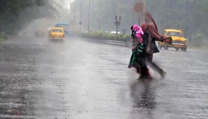 সকাল থেকে শহরজুড়ে প্রবল বৃষ্টি