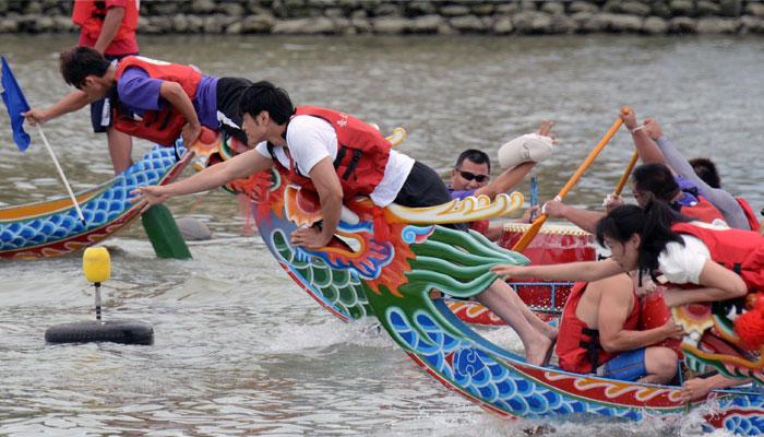 ২৮ মিটার নৌকায় ৩৬ জন, লড়াই চলছে ড্রাগনে-ড্রাগনে 