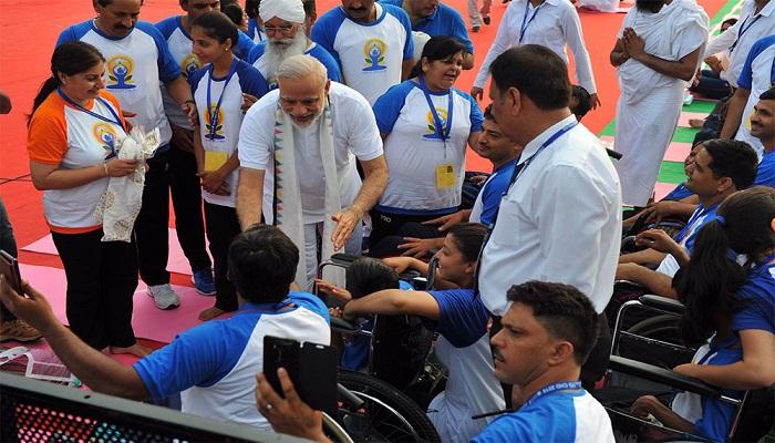 চণ্ডীগড়ে প্রধানমন্ত্রীর যোগা (ভিডিও), দেশ থেকে বিদেশে পালিত হচ্ছে আন্তর্জাতিক যোগ দিবস