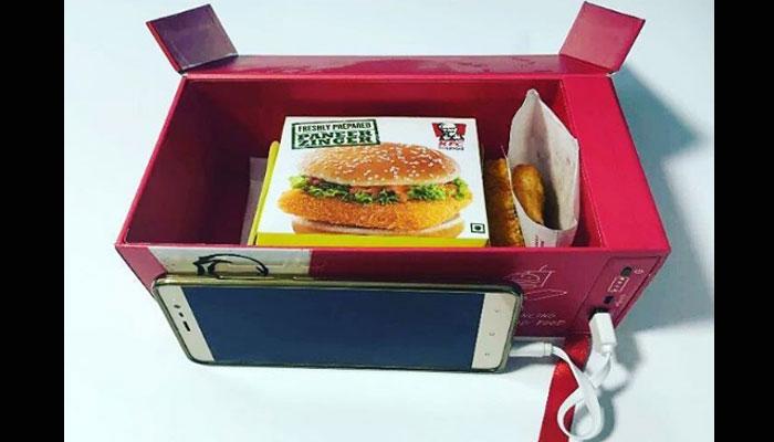 আপনার KFC বক্সটি এবার খাওয়ানোর সঙ্গে চার্জও করবে স্মার্ট ফোন!  