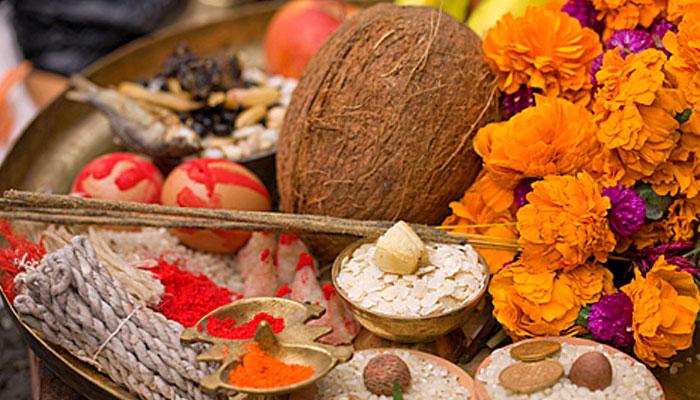 জানুন কেন আমরা পুজো দেওয়ার সময় দেবতার কাছে অবশ্যই নারকেল উত্‌সর্গ করি
